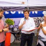 Übergabe Herrmann Brill Preis SPD Landtagsfraktion an Frank Schalles (M). durch Philippe Wolf (l) und Dr. Cornelia Klisch (r) im Rahmen des Sommerfestes am 7.8.2024