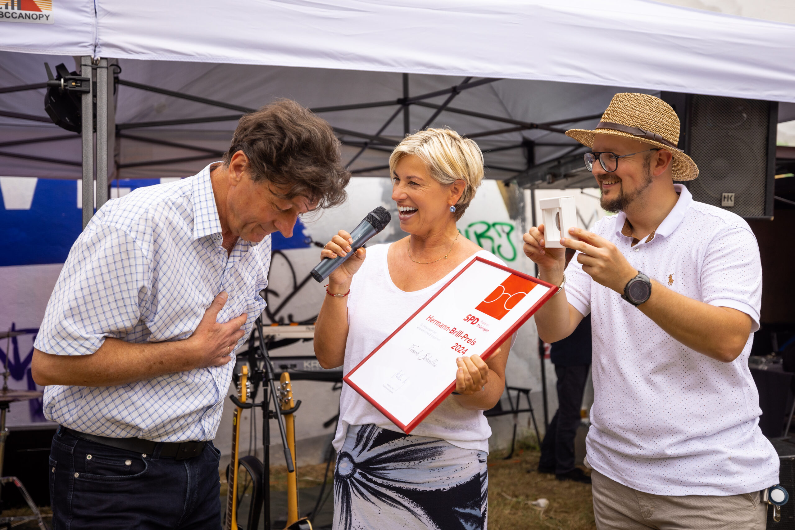 Gratulation von und Dr. Cornelia Klisch (M) und Stadtrat Daniel Mroß.tes am 7.8.2024